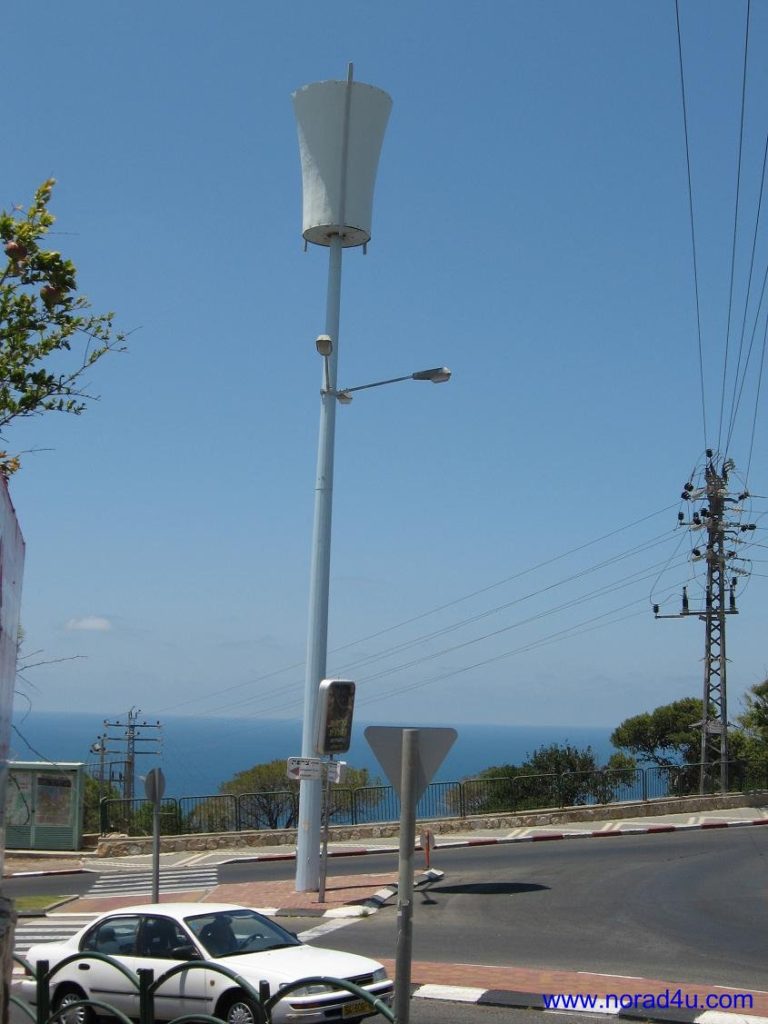 אנטנה סלולרית מסוות כעמוד תאורה