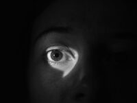 מסתכלים עליכם בבית שלכם?