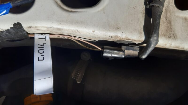 קיצור מיקרוסוויץ תא מנוע כדי לבטל מערכת עצור וסע