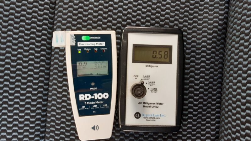 ניסאן נוט 2015- שדה מגנטי על מושב אחורי